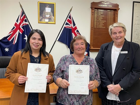 New citizens with Murrumbidgee Mayor Ruth McRae