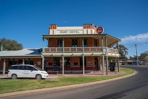 The Punt Hotel outside.jpg