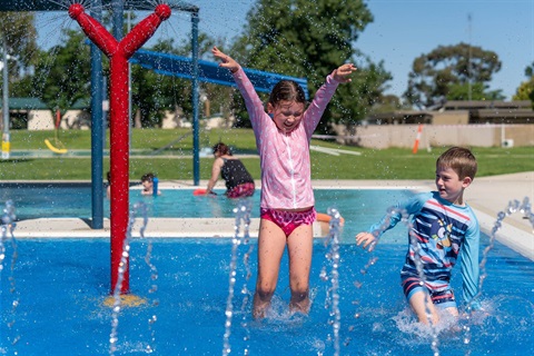 Children playing at splash park at Jerilderie Swimming Pool